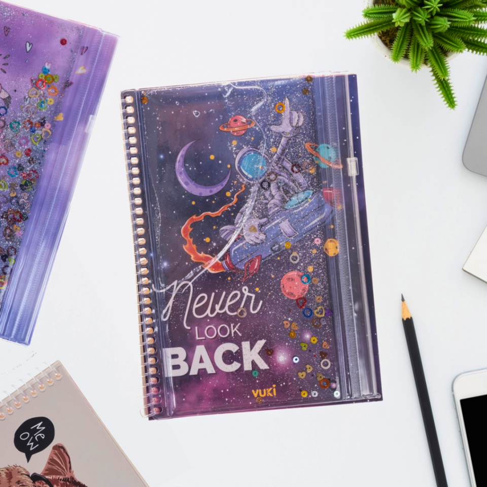 Vukito Astronot Desenli Simli ve Sulu Kapaklı Kalem Kutulu A5 Defter