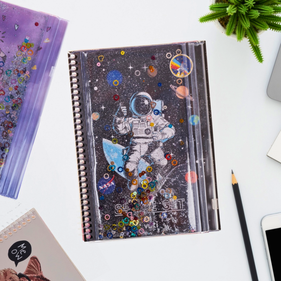 Vukito Astronot Desenli Simli ve Sulu Kapaklı Kalem Kutulu A5 Defter