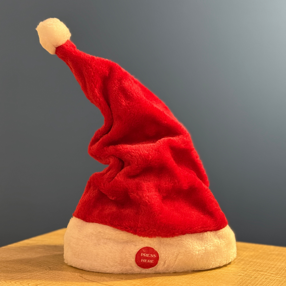 Büyük Boy Hareketli & Müzikli Işıklı Noel Şapkası 38 cm – Dans Eden Pilli Yılbaşı Şapkası Dekoru